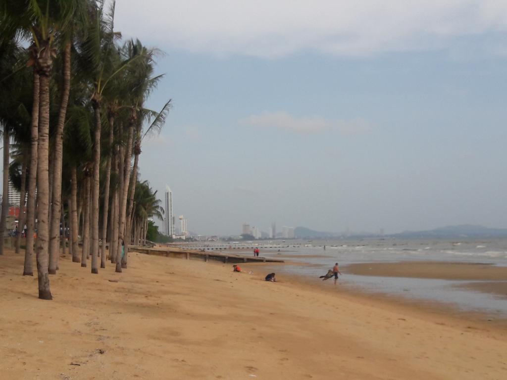 Breezy House Lägenhet Jomtien Beach Exteriör bild