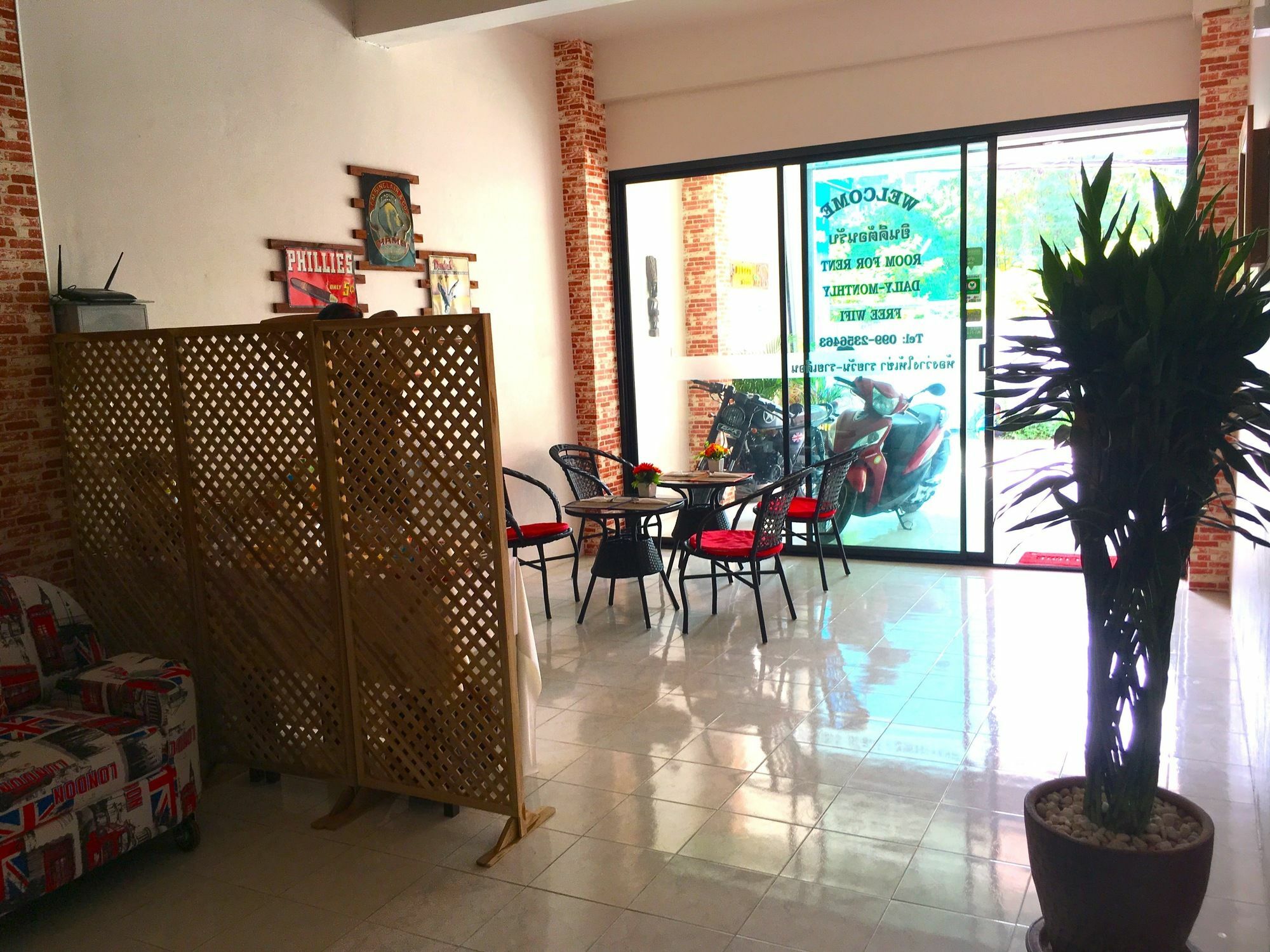 Breezy House Lägenhet Jomtien Beach Exteriör bild