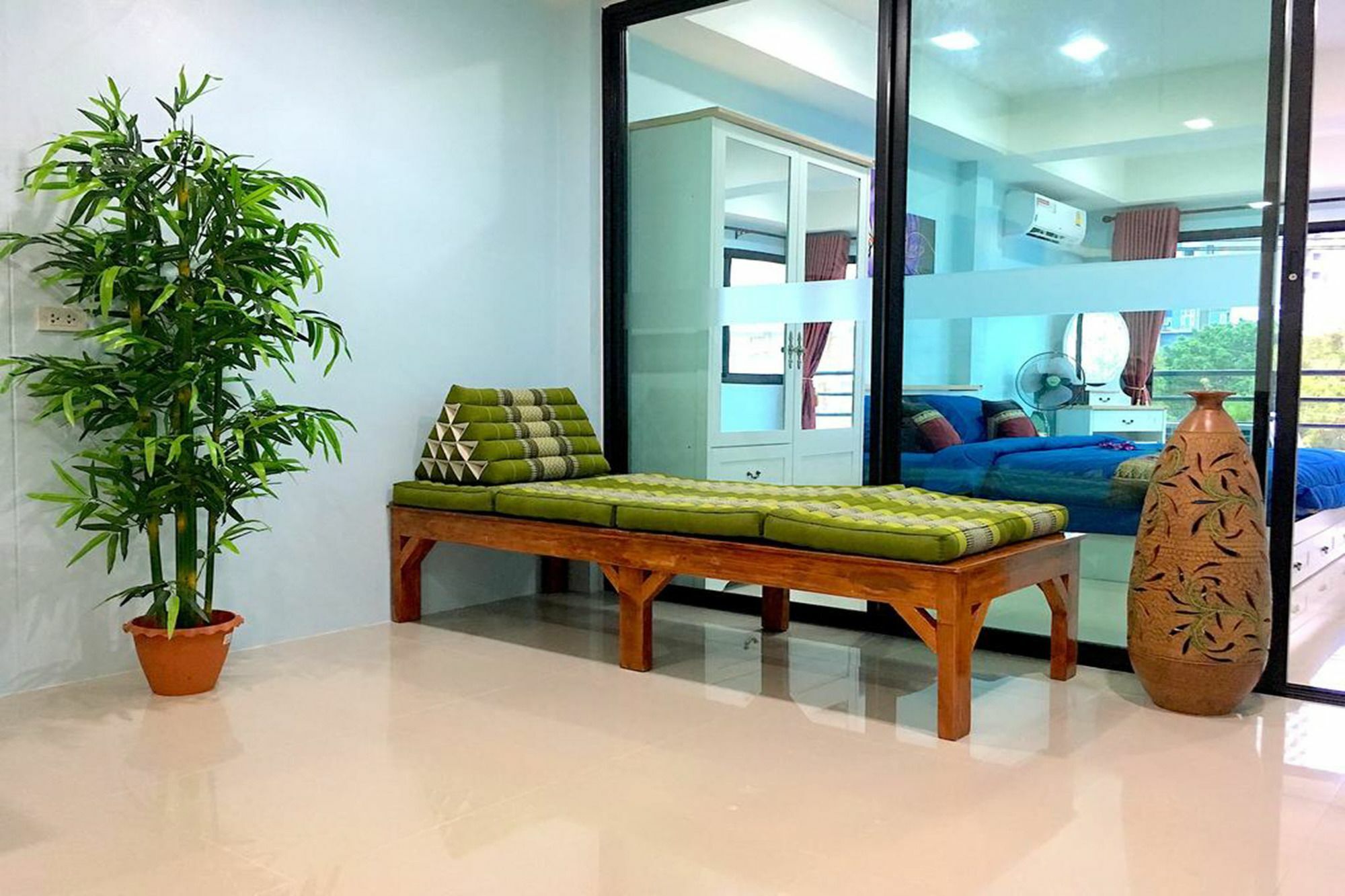 Breezy House Lägenhet Jomtien Beach Exteriör bild